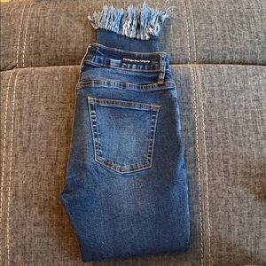 The UMGEE Jeans Company Distressed Fringe Crop Ankle Jeans size 27